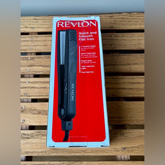 Revlon Essential Straight Quick & Smooth Flat Iron 1” Ceramic, Black Box Damaged - Picture 1 of 10